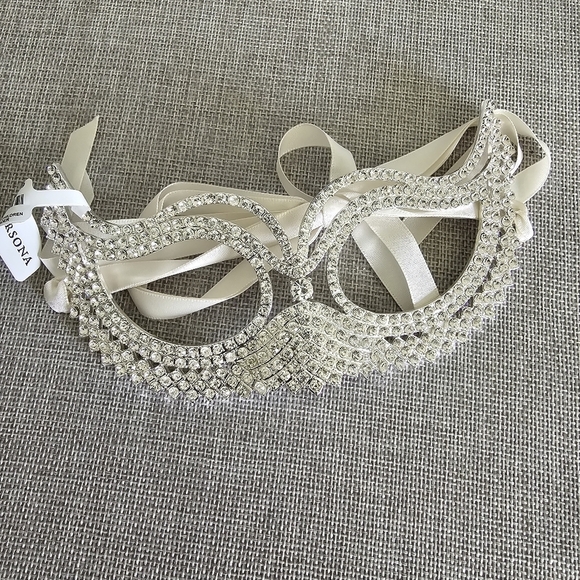 Versona Silver Crystal Rhinestone Masquerade Gala Ball Party Mask - Picture 2 of 6